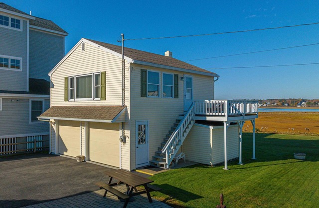 Second Floor Apartment Across from the Beach with Private Access to Beach!!!