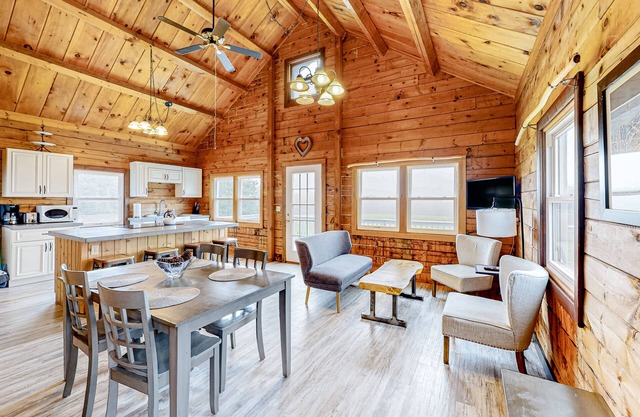 Second floor, dog-friendly condo with modern decor and lovely views