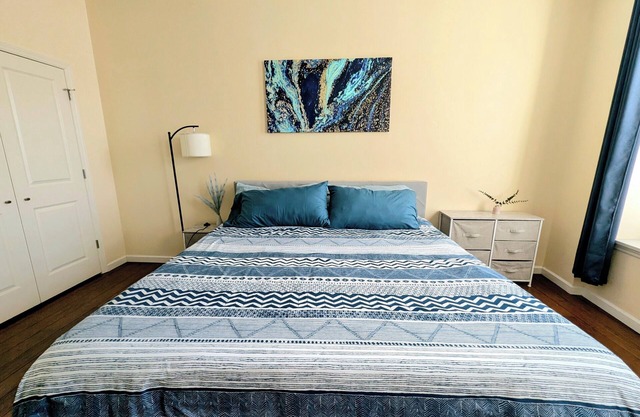 Second Floor King Bed Apartment near at BJC- G