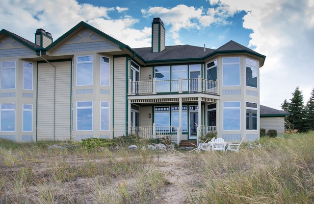 Second Floor Lake Michigan Eigentumswohnung mit Blick auf den Sonnenuntergang