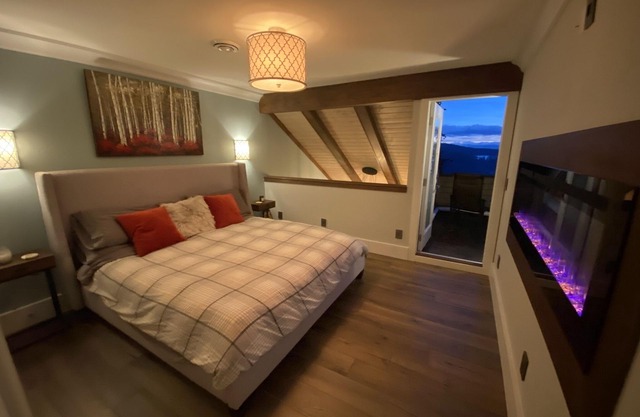 Secret Cove Retreat town house with stunning ocean views
