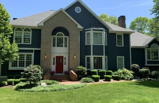 Secret Garden meets Country Luxury: manicured lawn, stunning views, breathtaking