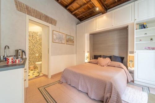 Secret Studio Retreat in the Heart of the Ghetto by Houseeds