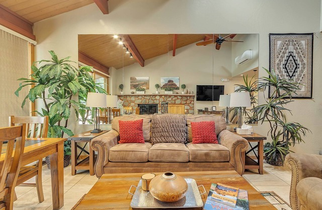 Sedona Oak Creek Canyon Cottage- Walk to Creek+ Nestled in Trees-Serene & Peaceful!