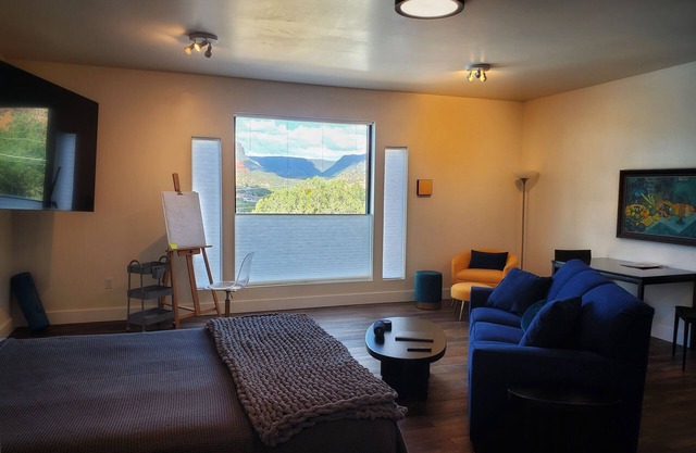 SEDONA VISTA STUDIO - NEW, MODERN, GORGEOUS VIEWS -- AMAZING 3D TOUR LINK BELOW!