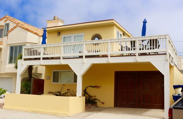 Sehen und hören Sie das Meer von diesem schönen Strandhaus