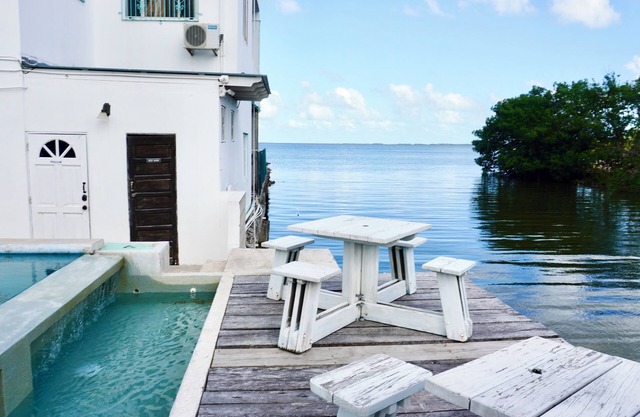 See Belize Waterside Sea View 2-BR Apt w Balcony, Infinity Pool, Deck, 2nd Floor