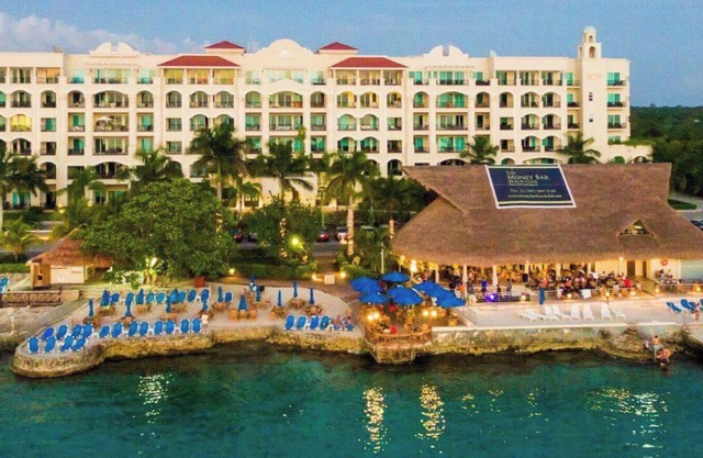 5-STAR - 3 Bedroom - Oceanfront - See Video - 4th Floor - Storm Insurance Incl.