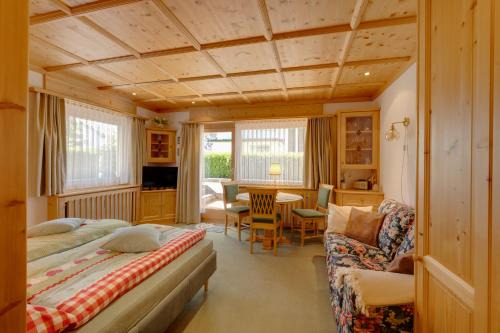 Seefeld ALPIN - Gemütliches TIROLER STUBE Studio Apartment