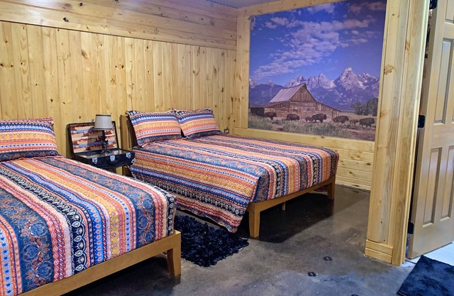 Seek & Snore Cabin near Wichita Mountains Cache ~ I Spy Wildlife Fun ~ sleeps 4