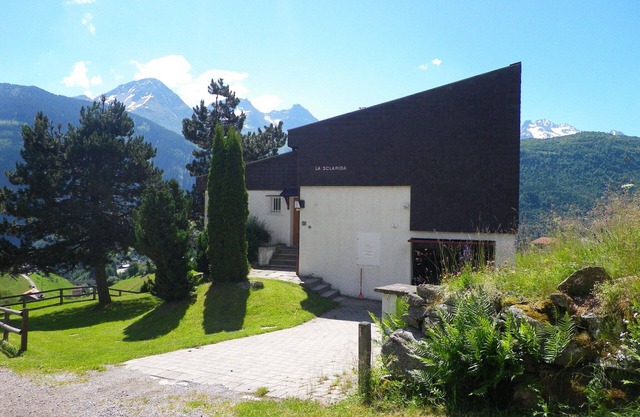 Ruhige Ferienwohnung in Zweifamilienhaus in Waldnähe in Segnas, direkt am Wanderweg.