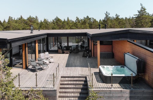 Seija's Modern Secluded Villa with Jacuzzi & Sauna