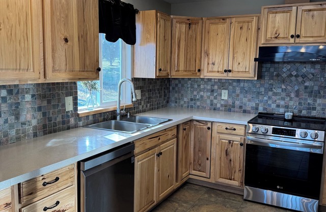 Selah Country, elbow room, acreage, view!