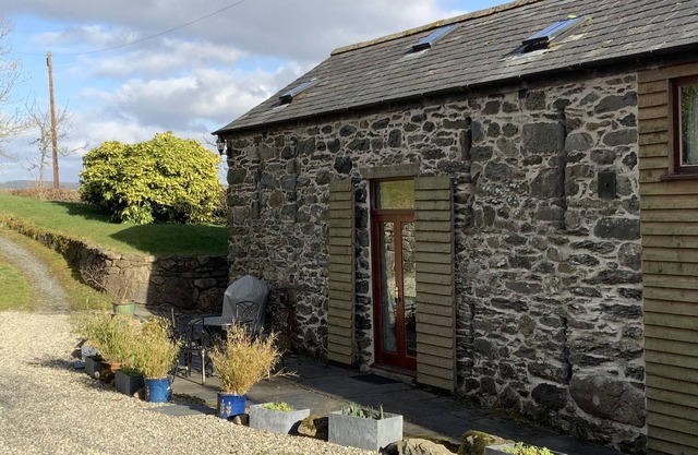 Self catering luxury holiday cottage by Lake Bala. Pet friendly.