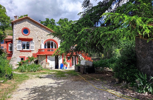 Self-contained studio in regional nature park.