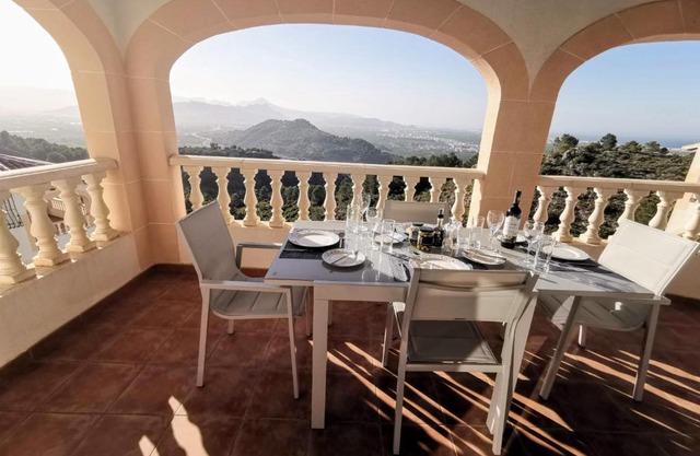 Self Contained hillside Villa with stunning vistas