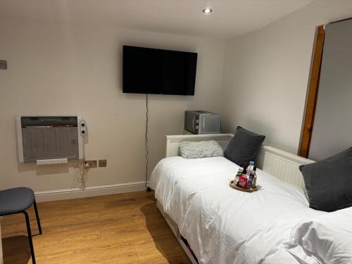 Self Contain Summer House Ensuite Room