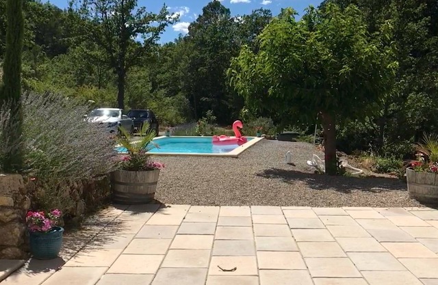 Unabhängiges, modernes Apartment mit 2 Doppelzimmern und Pool