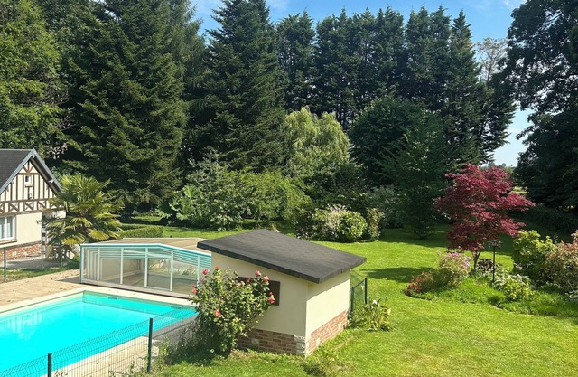 self-contained accommodation in a farmhouse with private swimming pool