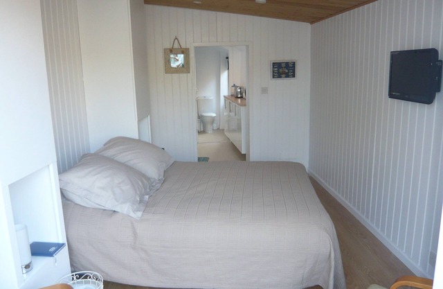 Self Contained Garten Studio mit eigenem Holzterrasse