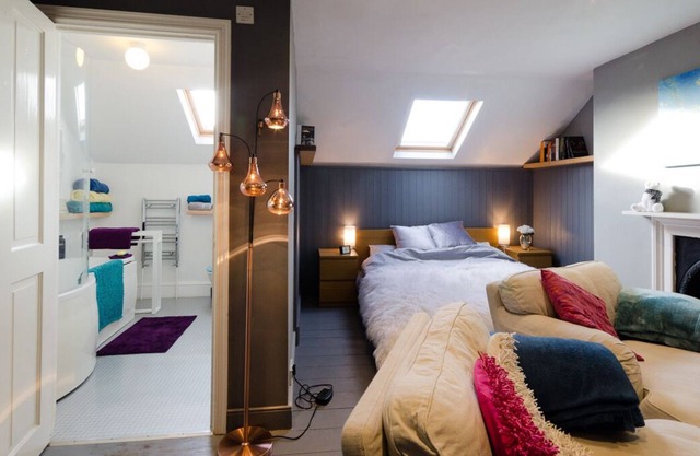 In sich geschlossene Loft in meinem Haus - lesen Sie bitte Airbnb Bewertungen!