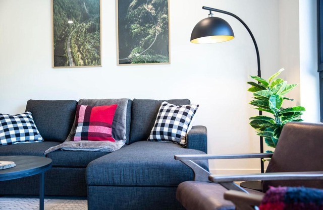 Selkirk Powder Dream - Cozy Condo (+Hot Tub)