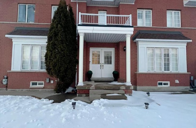 Semi in Churchill Meadows