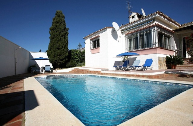 Semi-abgelegene 3 Bett, 2 Bad Familienvilla mit Pool & Gärten