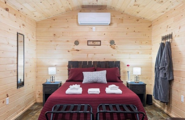 Seneca Hideaway/Romantic Getaway Cabin/Hot Tub