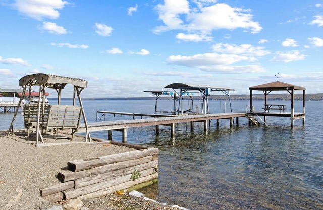Seneca Lakefront | Hot Tub/Movie Theater/16 guest