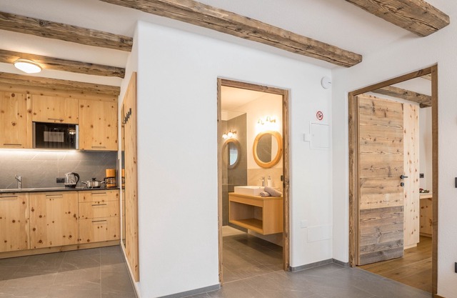 Sennes - Chalet Dolomit mit Garten, Balkon, Bergblick und WLAN; Parkplatz vorhanden