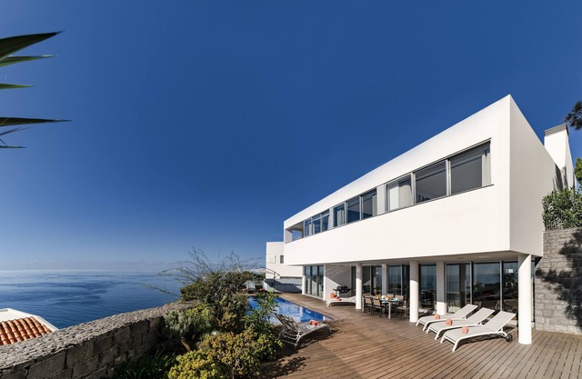 Sensationelle Madeira Villa | Villa Garajau Do Mar | 4 Schlafzimmer | Meerblick | Beheizter Pool | S