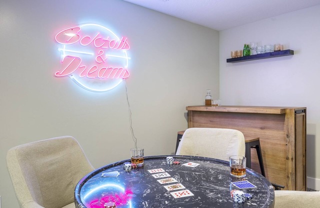 SEP-NOV PROMO Buy 4 get 5th free- Pet-friendly- Sleeps 18- Hot tub