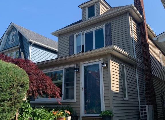 Separate big room near JFK and LaGuardia airport