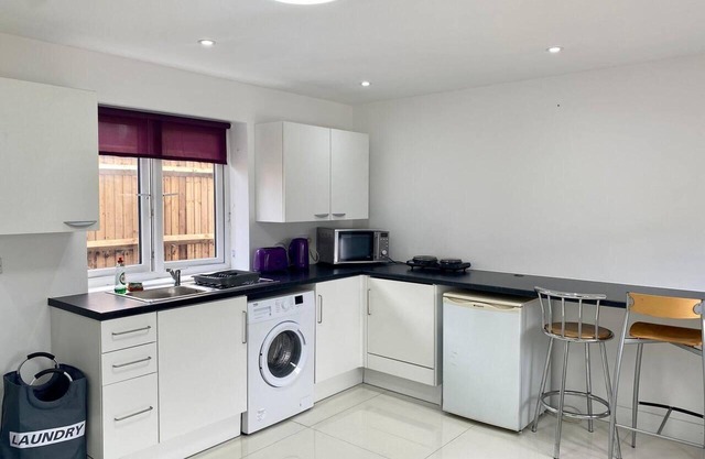 Separate One Bedroom Large Apartment in Slough