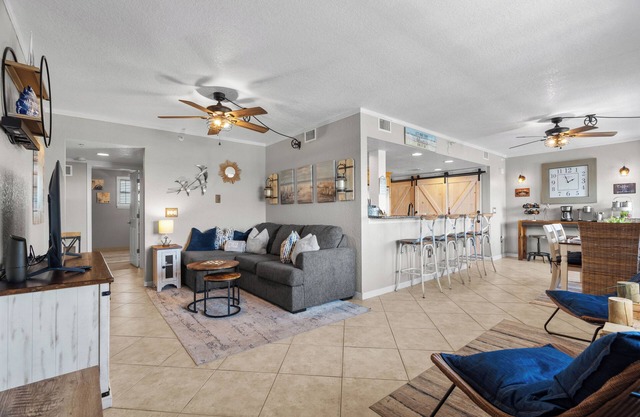 Get Away to a Luxury Waterfront Dockside Escape! Walk to the Beach!