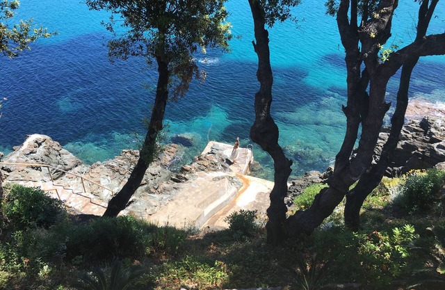 SEPTEMBER'S LAST SECOND DEAL IN EINER ELBA SEA VIEW ASTONISH VILLA