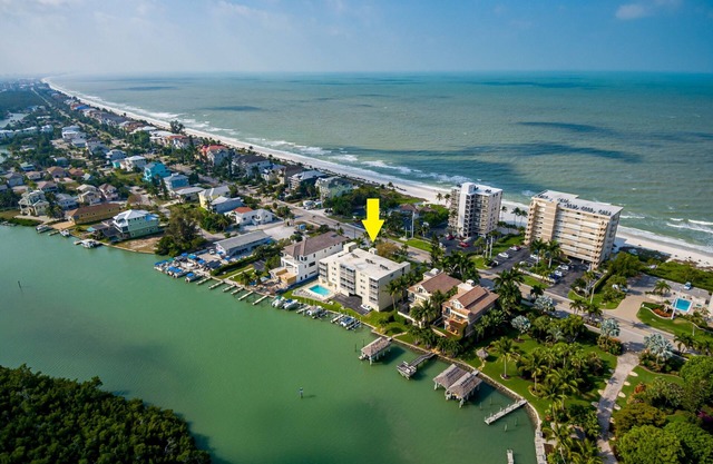Steps to the Beach, Beautiful Back Water Views!