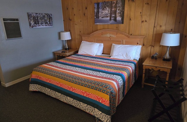 Sequoia Nat. Forrest, Bar & Restaurant , Hotel, Store. Located on 4 acres Wi-Fi
