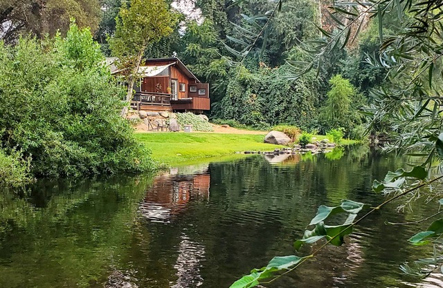 Romantische rustikale Hütte an der Hauptgabel des Kaweah River ~ Private River Retreat