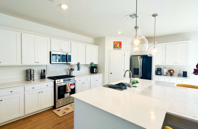 Sequoia Riverway Retreat, Visalia Central Home 4BR, 2.5 BTH. 45 mins to Sequoia
