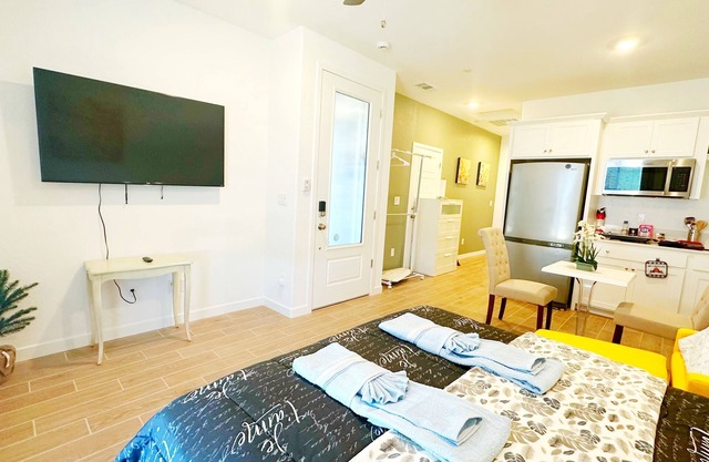Sequoia Riverway Studio, Visalia Central Nest, 45 minutes to Sequoia Visitor
