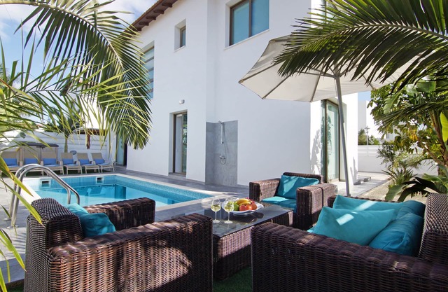 SERENA - Brand New 4Bed Villa zu Fuß zum Trinity Golden Sandy Beach