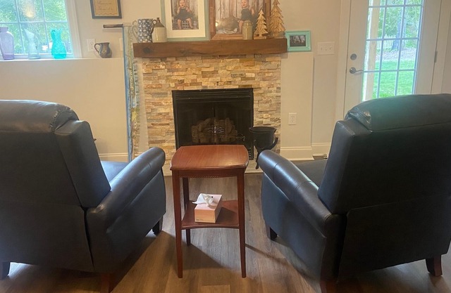 Serene 1 bed/1 bath walking distance to Sedgefield
