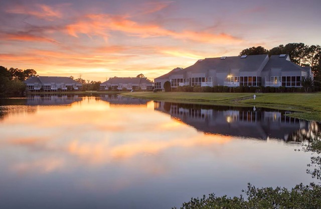 Serene 1 Bedroom Getaway - Golf, Lake, Swim, Fish, Play, RELAX