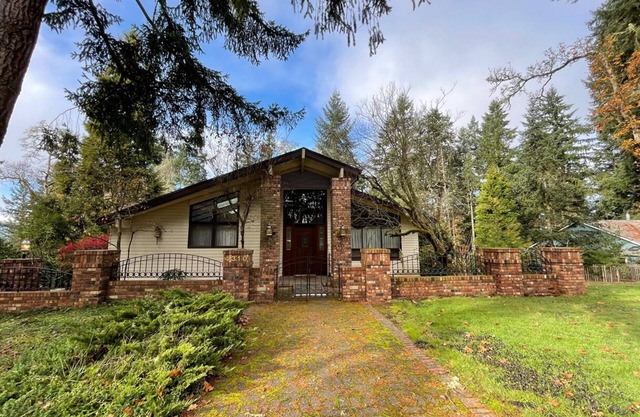 Serene 2-bedroom house in Woodinville with WiFi access