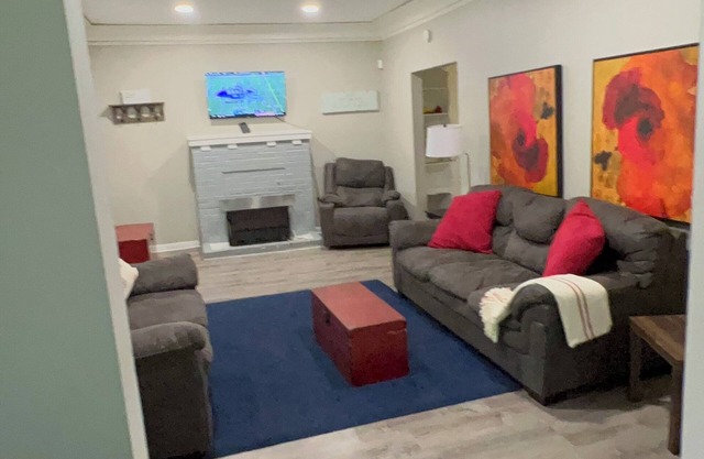 Serene 2 bedroom home in residential neighborhood.