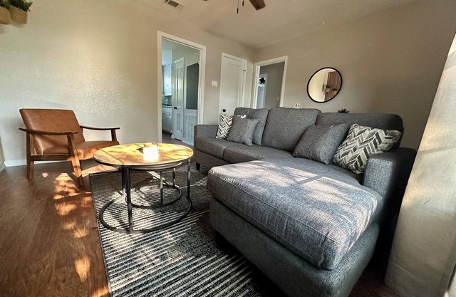 Serene 2-bedroom house 4 min from Baylor Scott and White Hospital
