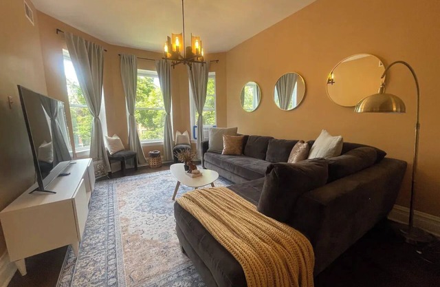 Serene 3-bedroom apartment in Chicago