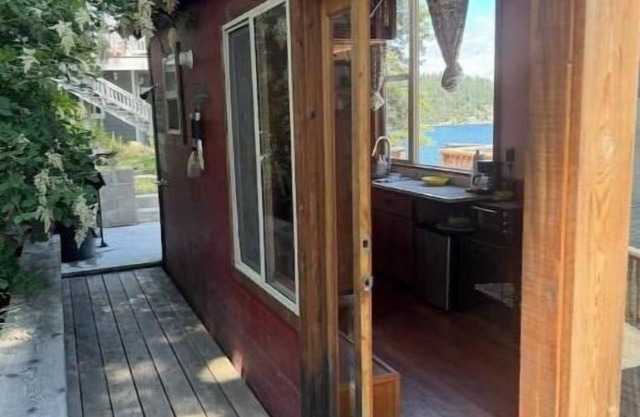 Serene 3-bedroom cabin in Sagle